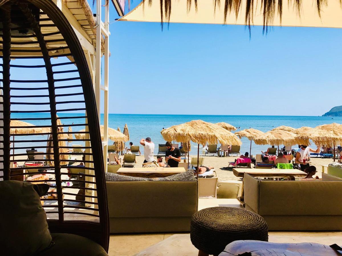 Cubaneros Holiday Inn Laganás Eksteriør bilde