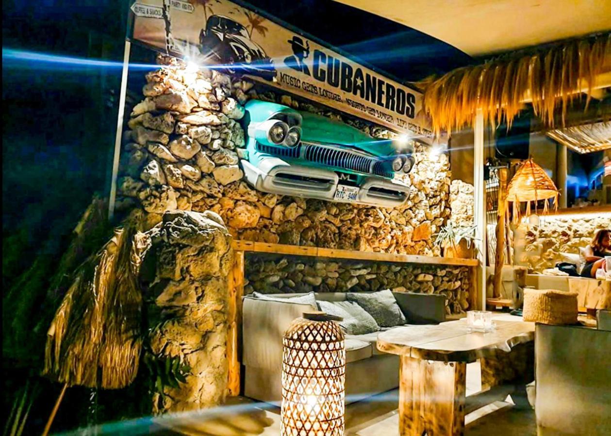 Cubaneros Holiday Inn Laganás Eksteriør bilde