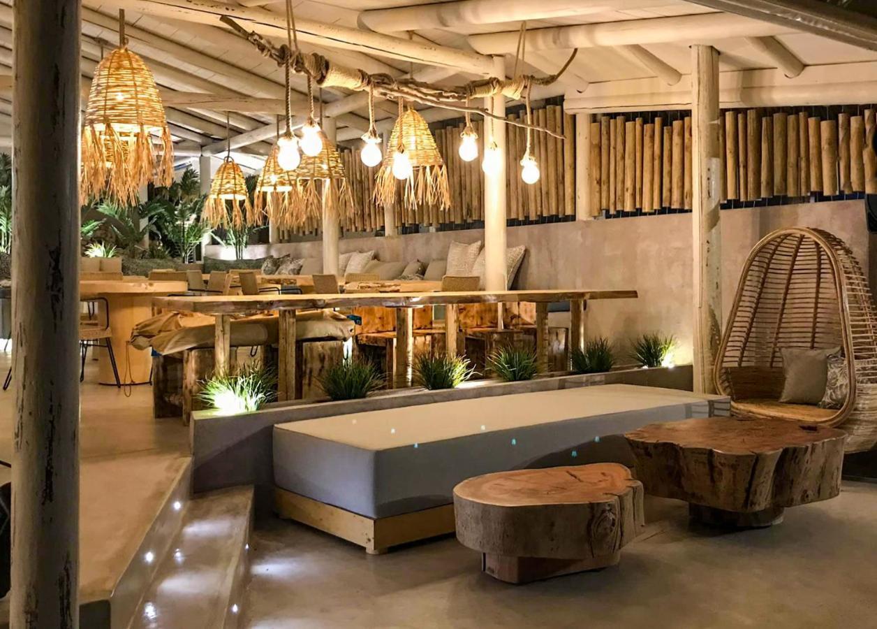 Cubaneros Holiday Inn Laganás Eksteriør bilde