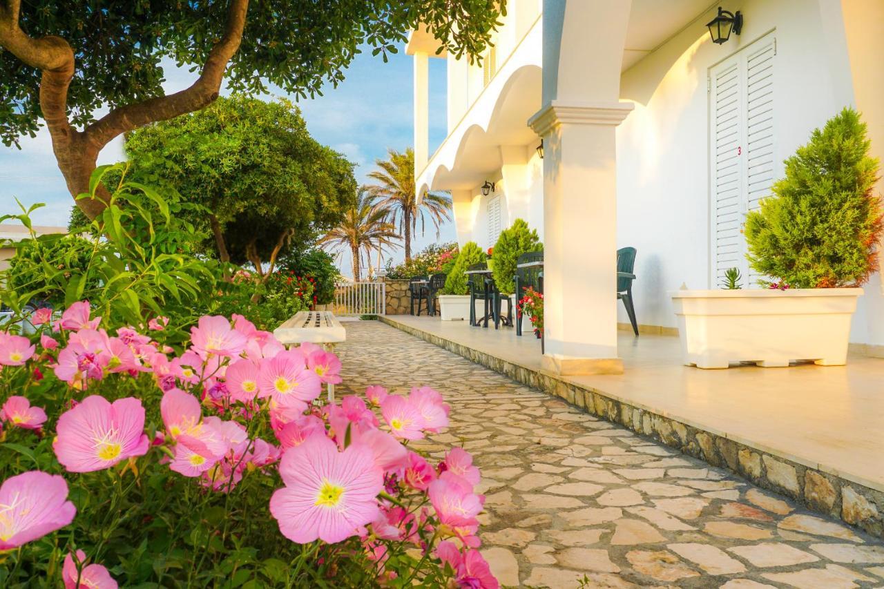 Cubaneros Holiday Inn Laganás Eksteriør bilde
